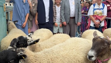 VGC leaders join historic Sheep Drive across Southwark Bridge